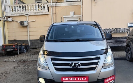 Hyundai H-1 II рестайлинг, 2013 год, 2 500 000 рублей, 6 фотография