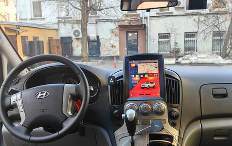 Hyundai H-1 II рестайлинг, 2013 год, 2 500 000 рублей, 17 фотография