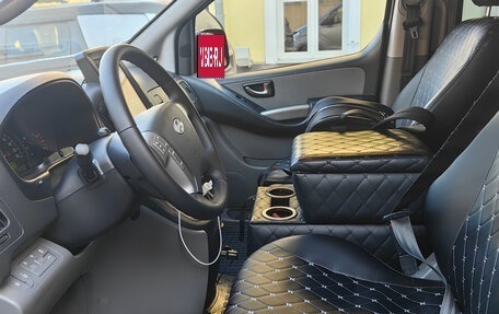 Hyundai H-1 II рестайлинг, 2013 год, 2 500 000 рублей, 15 фотография