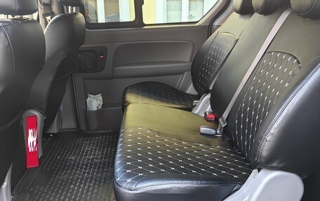 Hyundai H-1 II рестайлинг, 2013 год, 2 500 000 рублей, 16 фотография