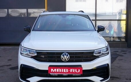 Volkswagen Tiguan II, 2021 год, 4 113 000 рублей, 2 фотография
