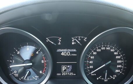 Toyota Land Cruiser 200, 2015 год, 4 480 000 рублей, 15 фотография