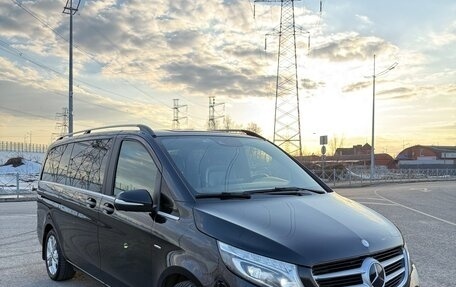 Mercedes-Benz V-Класс, 2015 год, 3 600 000 рублей, 1 фотография