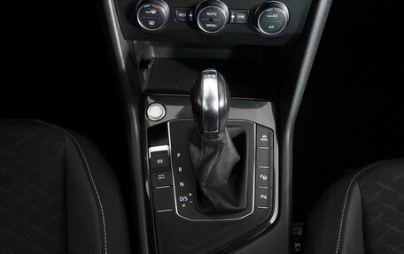 Volkswagen Tiguan II, 2019 год, 2 250 000 рублей, 18 фотография