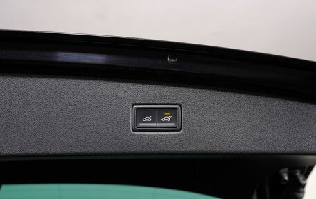 Volkswagen Tiguan II, 2019 год, 2 250 000 рублей, 24 фотография