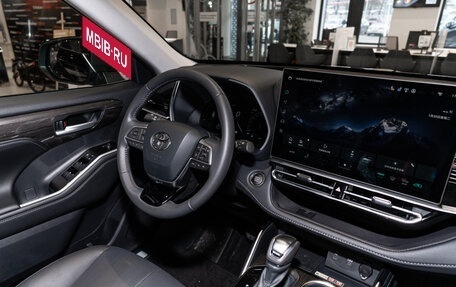 Toyota Highlander, 2025 год, 6 190 000 рублей, 21 фотография