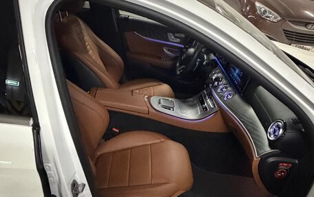 Mercedes-Benz E-Класс, 2021 год, 5 800 000 рублей, 10 фотография