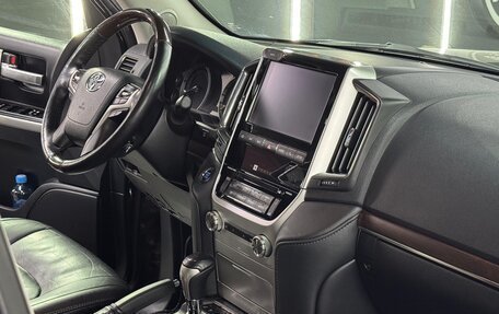 Toyota Land Cruiser 200, 2019 год, 7 500 000 рублей, 20 фотография