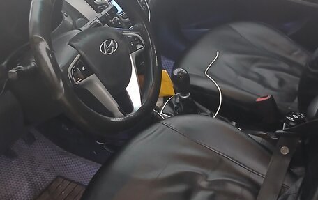 Hyundai Solaris II рестайлинг, 2011 год, 400 000 рублей, 6 фотография