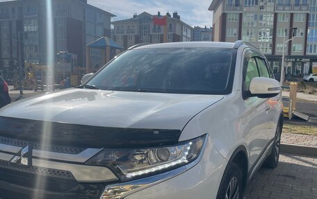 Mitsubishi Outlander III рестайлинг 3, 2019 год, 2 180 000 рублей, 9 фотография