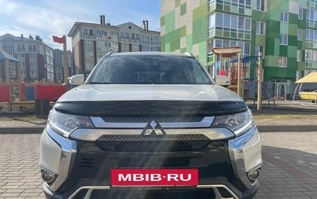 Mitsubishi Outlander III рестайлинг 3, 2019 год, 2 180 000 рублей, 2 фотография