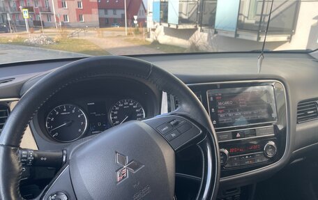 Mitsubishi Outlander III рестайлинг 3, 2019 год, 2 180 000 рублей, 12 фотография