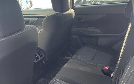 Mitsubishi Outlander III рестайлинг 3, 2019 год, 2 180 000 рублей, 16 фотография