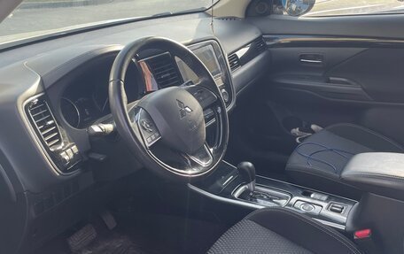 Mitsubishi Outlander III рестайлинг 3, 2019 год, 2 180 000 рублей, 15 фотография