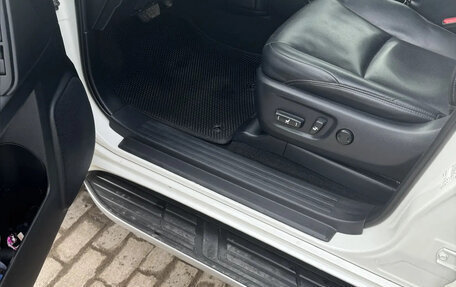 Toyota Land Cruiser Prado 150 рестайлинг 2, 2020 год, 5 400 000 рублей, 8 фотография