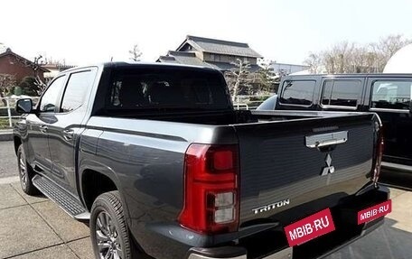 Mitsubishi Triton, 2024 год, 4 500 000 рублей, 3 фотография