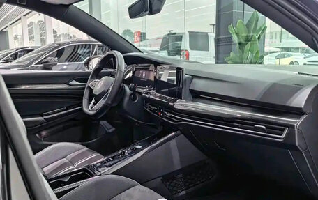 Volkswagen Golf VIII, 2023 год, 1 900 000 рублей, 11 фотография