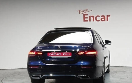 Mercedes-Benz E-Класс, 2023 год, 5 200 000 рублей, 4 фотография