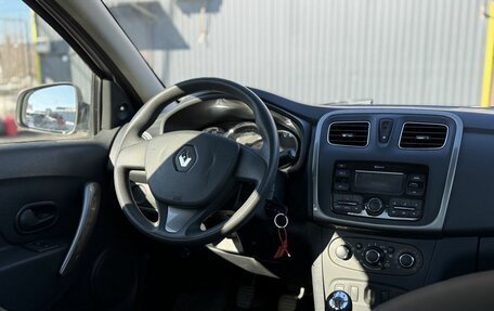 Renault Logan II, 2017 год, 800 000 рублей, 10 фотография