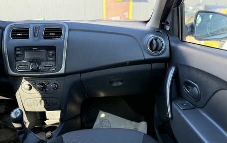 Renault Logan II, 2017 год, 800 000 рублей, 14 фотография