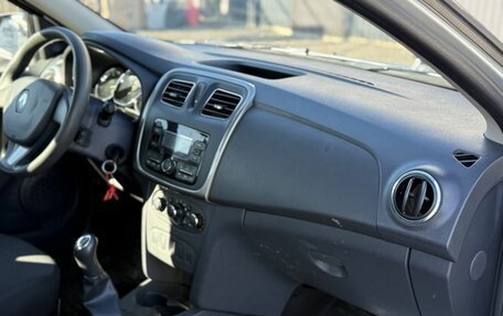 Renault Logan II, 2017 год, 800 000 рублей, 13 фотография