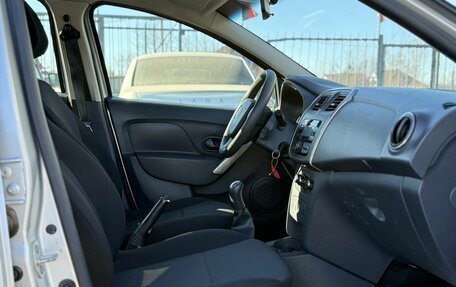 Renault Logan II, 2017 год, 800 000 рублей, 17 фотография