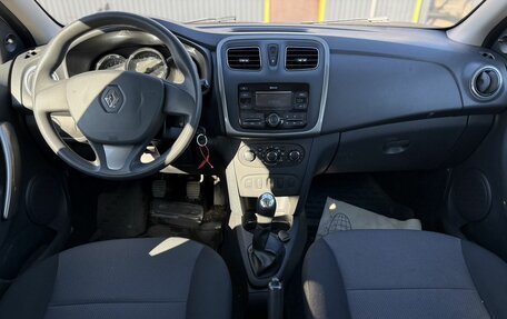 Renault Logan II, 2017 год, 800 000 рублей, 12 фотография