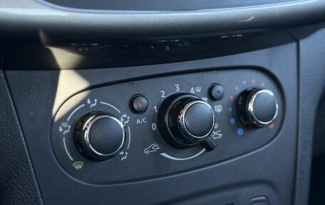 Renault Logan II, 2017 год, 800 000 рублей, 20 фотография