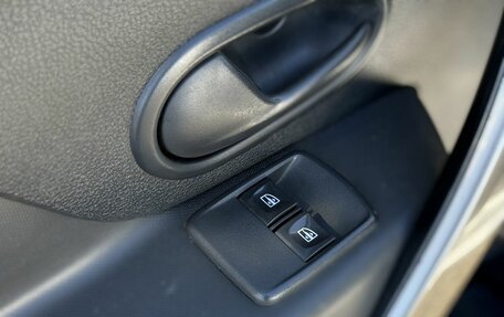 Renault Logan II, 2017 год, 800 000 рублей, 25 фотография