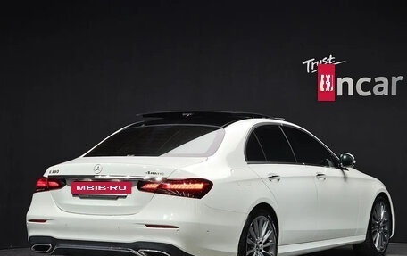 Mercedes-Benz E-Класс, 2022 год, 5 260 000 рублей, 3 фотография