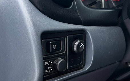 Nissan Almera, 2005 год, 300 000 рублей, 23 фотография