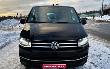 Volkswagen Multivan T6 рестайлинг, 2017 год, 4 050 000 рублей, 1 фотография