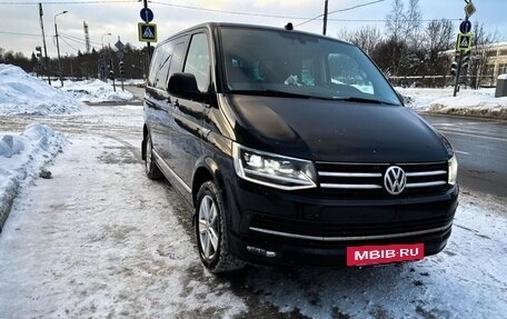 Volkswagen Multivan T6 рестайлинг, 2017 год, 4 050 000 рублей, 2 фотография