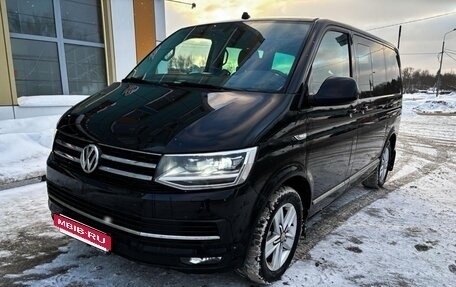Volkswagen Multivan T6 рестайлинг, 2017 год, 4 050 000 рублей, 3 фотография