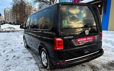 Volkswagen Multivan T6 рестайлинг, 2017 год, 4 050 000 рублей, 5 фотография