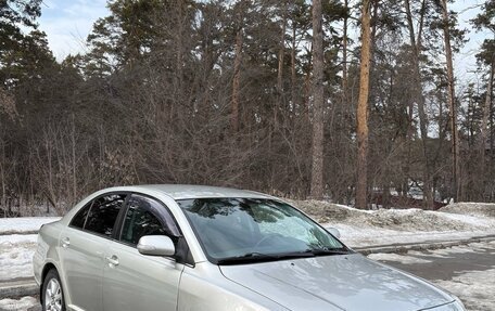 Toyota Avensis III рестайлинг, 2007 год, 900 000 рублей, 1 фотография