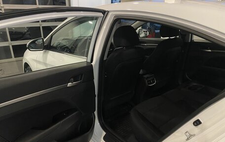 Hyundai Elantra VI рестайлинг, 2019 год, 1 555 000 рублей, 24 фотография