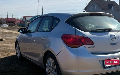 Opel Astra J, 2011 год, 620 000 рублей, 3 фотография