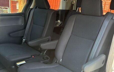 Toyota Noah III, 2014 год, 1 960 000 рублей, 2 фотография