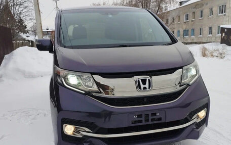 Honda Stepwgn IV, 2017 год, 1 590 000 рублей, 2 фотография