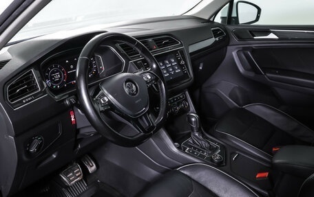 Volkswagen Tiguan II, 2020 год, 2 419 000 рублей, 15 фотография