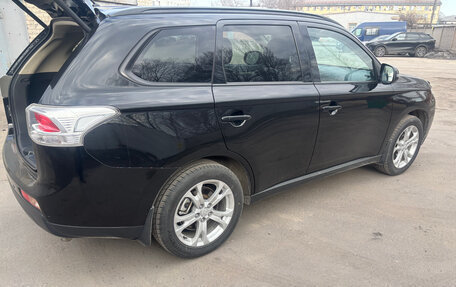 Mitsubishi Outlander III рестайлинг 3, 2013 год, 1 550 000 рублей, 6 фотография