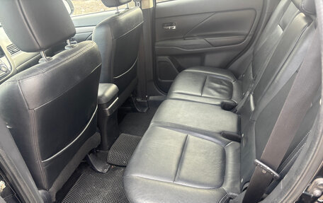 Mitsubishi Outlander III рестайлинг 3, 2013 год, 1 550 000 рублей, 7 фотография