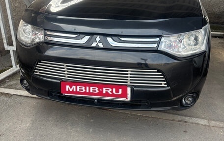 Mitsubishi Outlander III рестайлинг 3, 2013 год, 1 550 000 рублей, 2 фотография