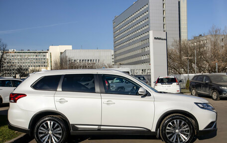 Mitsubishi Outlander III рестайлинг 3, 2021 год, 2 848 000 рублей, 3 фотография