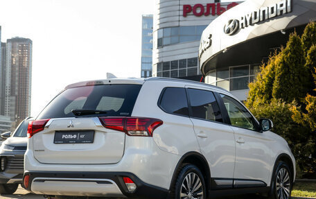 Mitsubishi Outlander III рестайлинг 3, 2021 год, 2 848 000 рублей, 4 фотография