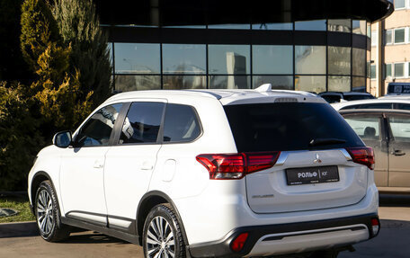 Mitsubishi Outlander III рестайлинг 3, 2021 год, 2 848 000 рублей, 5 фотография