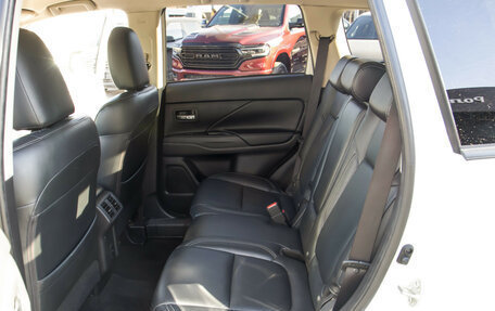 Mitsubishi Outlander III рестайлинг 3, 2021 год, 2 848 000 рублей, 8 фотография