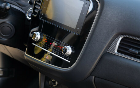 Mitsubishi Outlander III рестайлинг 3, 2021 год, 2 848 000 рублей, 14 фотография