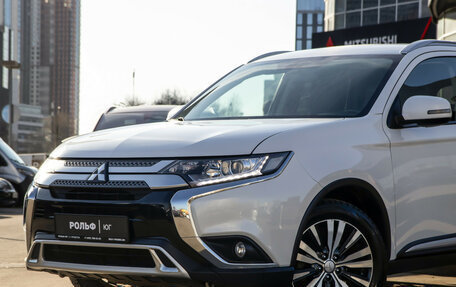 Mitsubishi Outlander III рестайлинг 3, 2021 год, 2 848 000 рублей, 18 фотография